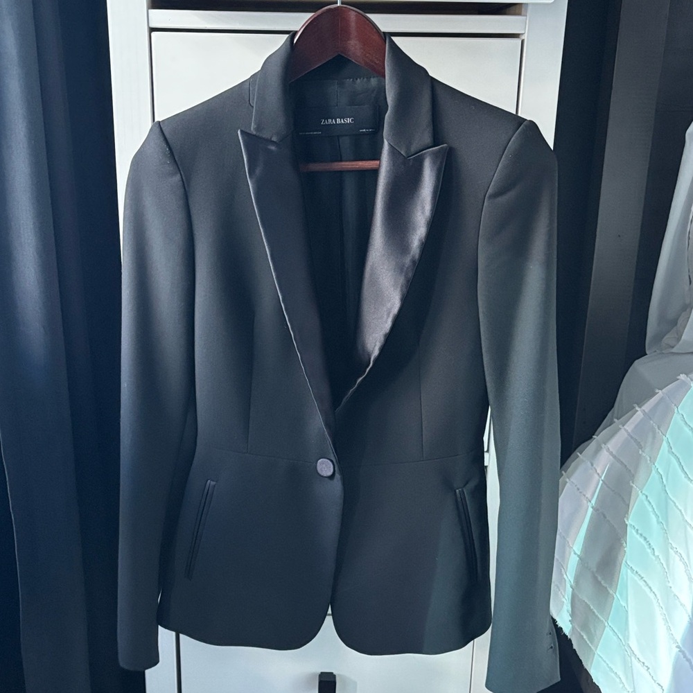 Zara BLACK Blazer with SATIN Lapel,Pocket,Button Accents✨